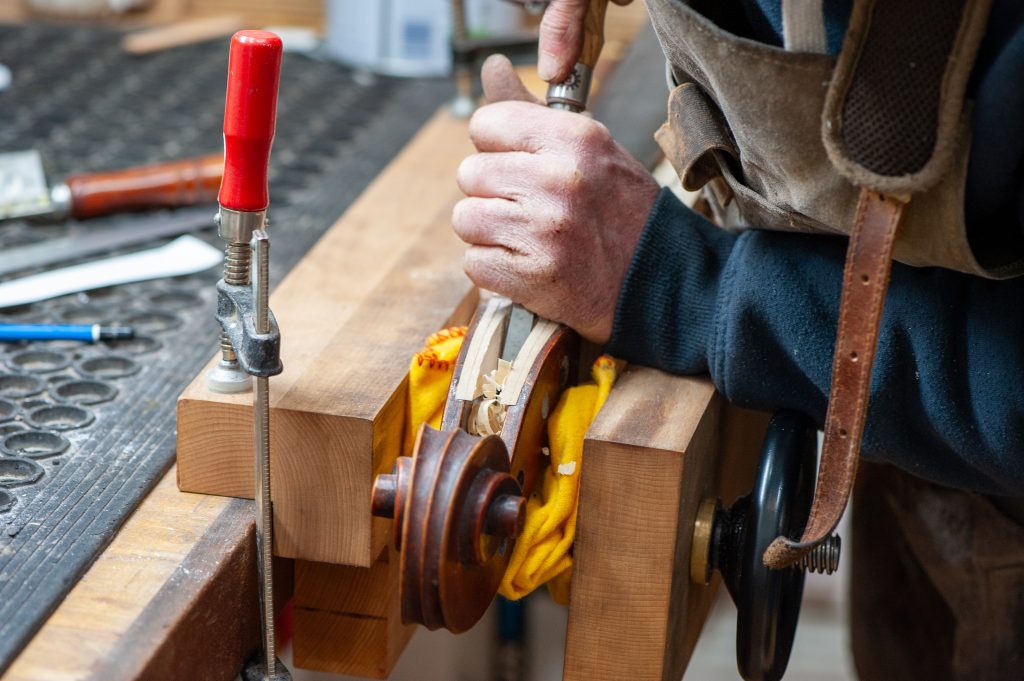 Link to violin repairs and restorations by Cardiff Violins